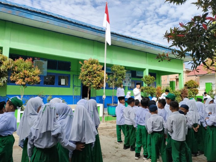 Pembina Upacara Sampaikan 3 Tips Keberhasilan Siswa Di Madrasah