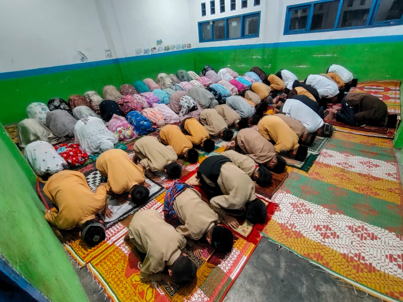 Jam 02.00 Malam Puncak Mabit MIN 4 Kerinci Laksanakan Shalat Tahajjud Dan Muhasabah 