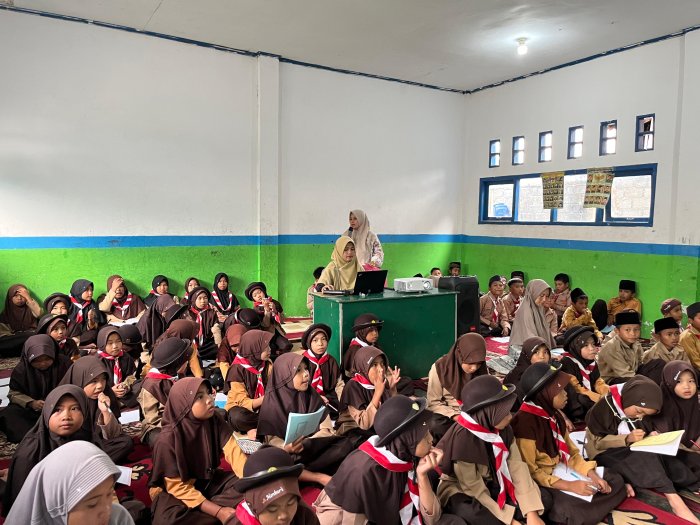 Pemberian Materi Keutamaan Menghafal Al-Quran Semarakkan Kegiatan MABIT di MIN 4 Kerinci