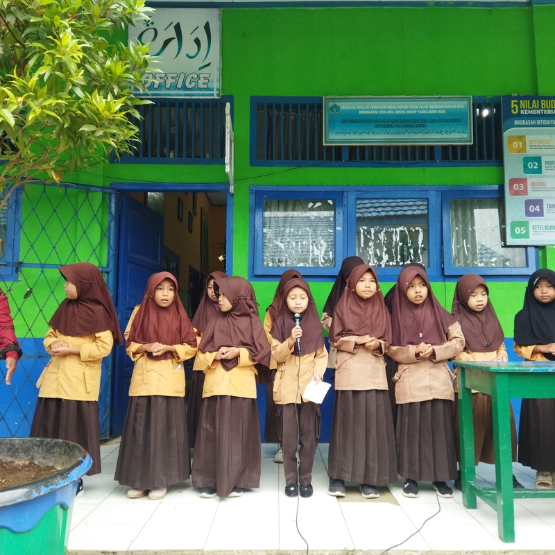 Persiapan Pelaksanaan Maulid Nabi MIN 4 Kerinci Lakukan Latihan Penampilan Siswa dan siswi 
