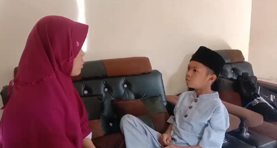 Siswa Siswi Madrasah Ibtidaiyah Negeri 4 Kerinci Tetap Melaksanakan belajar meskipun Libur Sekolah. 