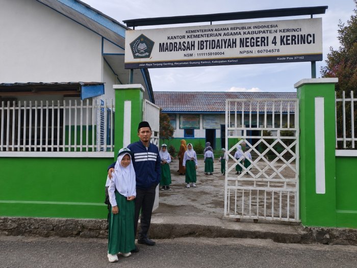 MIN 4 Kerinci Sambut Tahun Ajaran Baru 2026/2027 dengan Semangat Baru dan (GAMAS) MIN 4 Kerinci Sambut Tahun Ajaran Baru 2026/2027 dengan Semangat Baru dan (GAMAS)