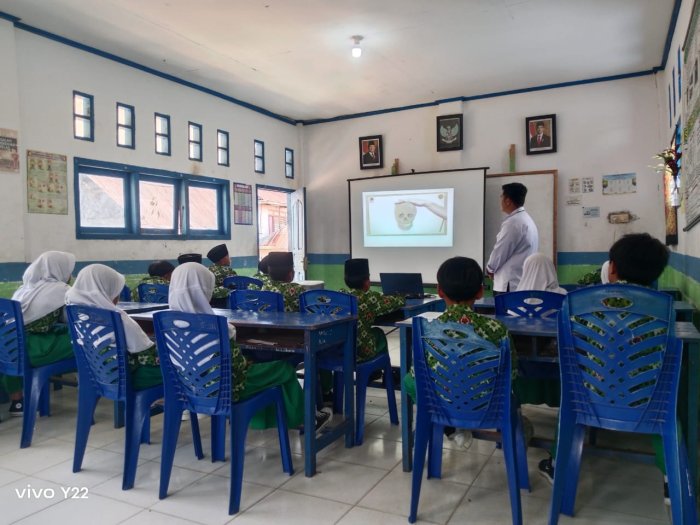 Siswa Madrasah Antusias Ikuti Pembelajaran IPAS Berbasis Proyek: Kerangka Tubuh Manusia