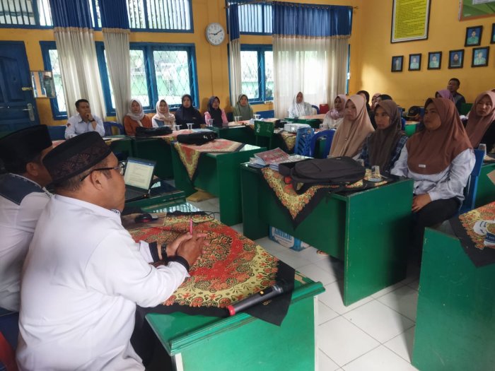 Kepala MIN 4 KERINCI Lakukan Sosialisasi Bantuan PIP kepada Orang Tua Murid