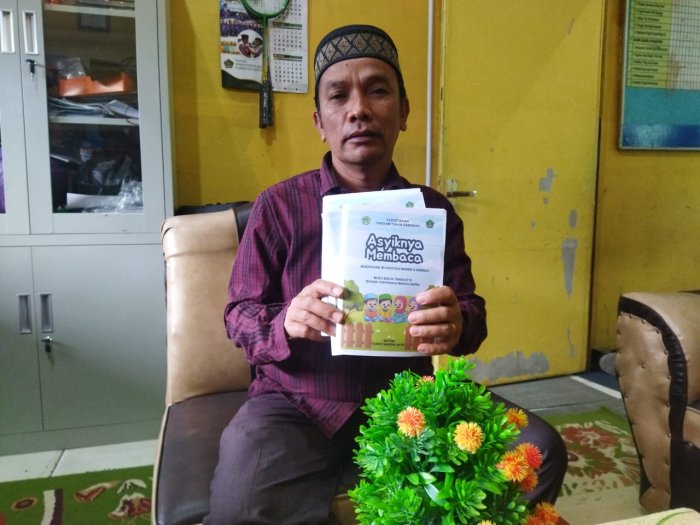 Kepala Madrasah MIN 4 Kerinci Launching Buku Membaca Tahap 5 Begini Ulusanya