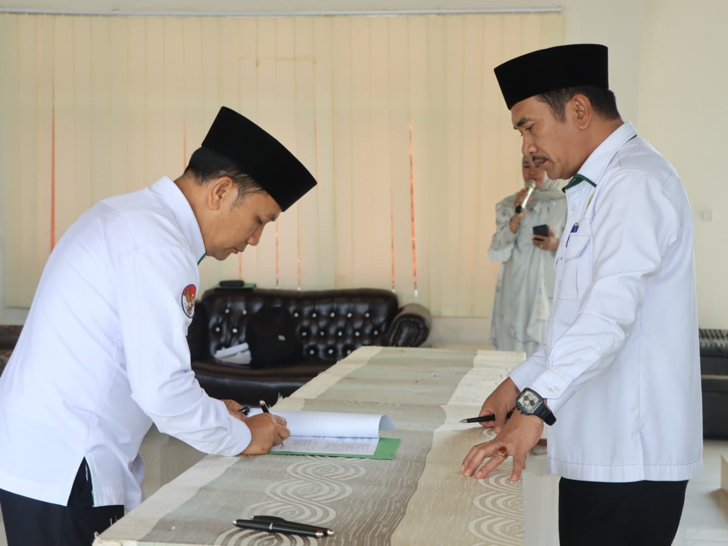 Kepala Madrasah Ibtidaiyah Negeri 4 Kerinci Hadiri Kegiatan Evaluasi Capaian Kinerja 2024 Dan Penandatanganan Perjanjian Kinerja Tahun 2025