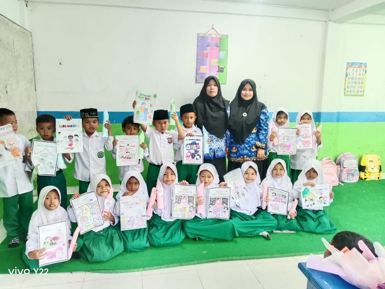 Kemeriahan Hari Guru MIN 4 Kerinci Laksanakan Lomba Mewarnai Kelas Rendah dengan tema Hari Guru