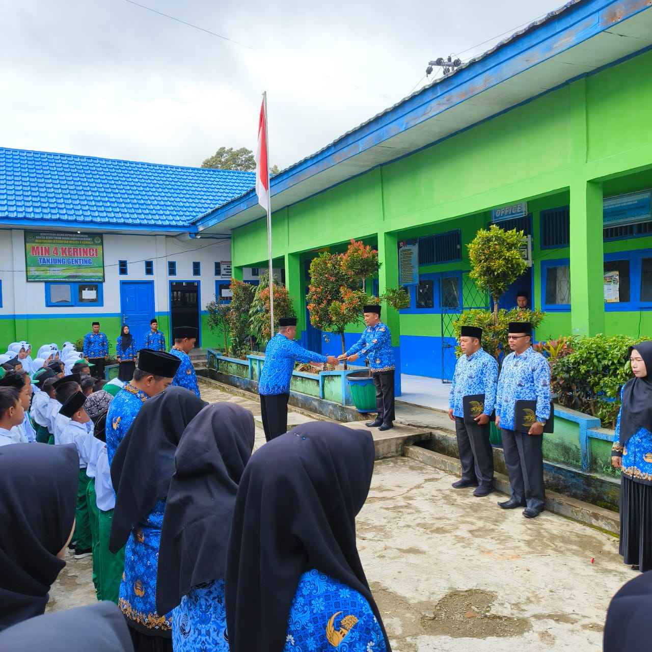 Pelaksanaan Hari Guru di MIN 4 Kerinci Dilaksanakan Dengan Penuh Khidmat