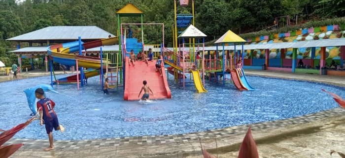 MIN 4 Kerinci Laksanakan Jalan-Jalan ke Kolam Renang Sebelum Pengambilan Rapor