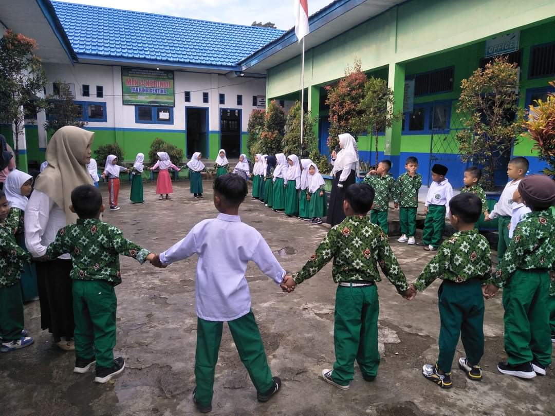 Kegiatan Matsama Hari Kedua Madrasah Ibtidaiyah Negeri 4 Kerinci Fokus pada Praktek Pada Kebiasaan Sehari hari Dimadrasah dan Dirumah